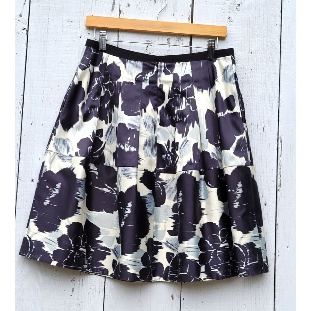 THE LIMITED Women's Black White Pleated Knee Length Skirt Sz 4 - Picture 2 of 4